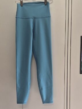 ALO Yoga Aqua  And Blavk And White High-Waist Leggings